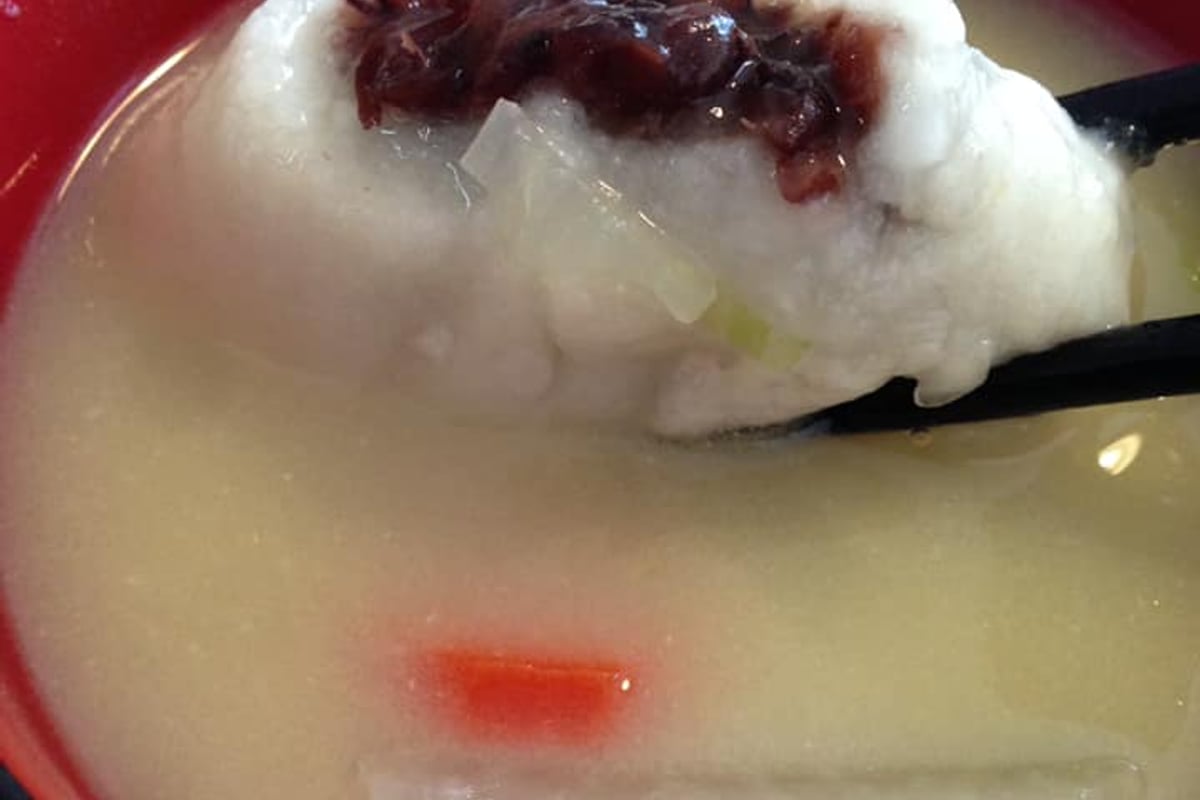 Anmochi Zoni (Zoni with Bean-Paste Mochi)
