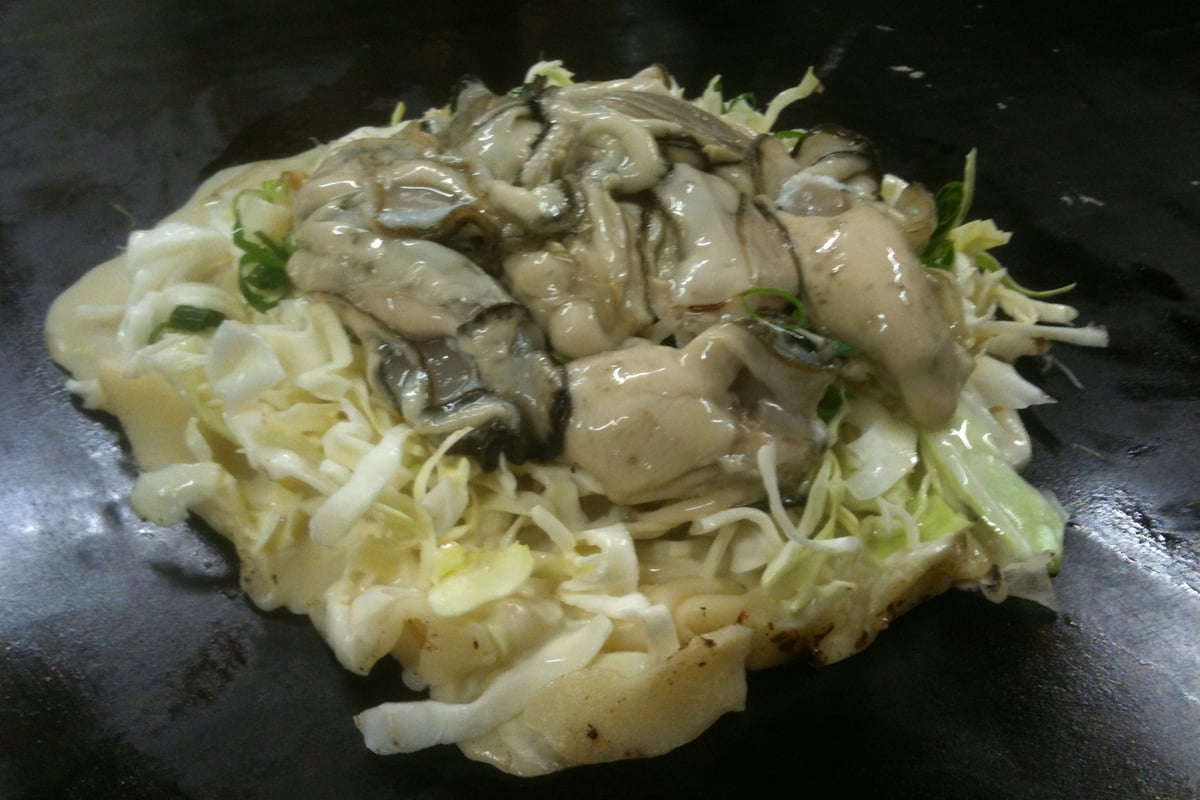 Hinase Kaki Okonomiyaki (Oyster Okonomiyaki)
