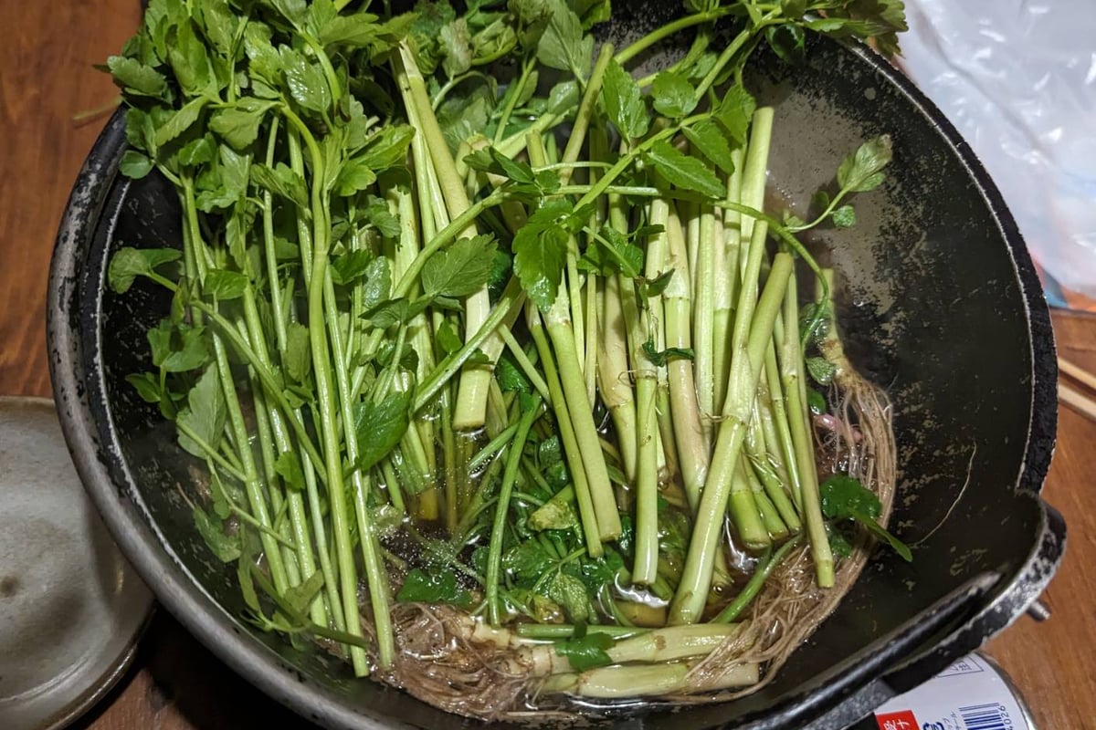 Seri Nabe (Japanese Parsley Hot Pot)